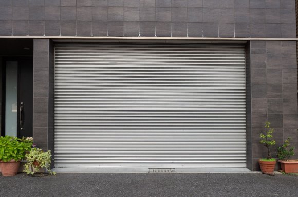Porte de garage alu - Toulon - Alpha stores